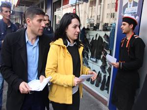 HDP seçim bürosunun açılışı için davetiye dağıttı