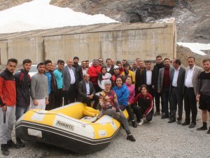 Ak Parti heyeti Cilo Rafting takımını ziyaret etti