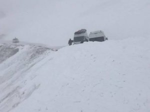 Hakkari-Şırnak karayoluna çığ düştü