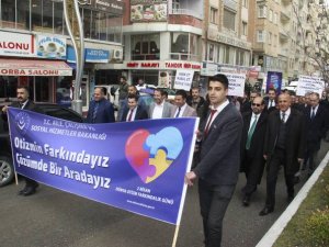 Hakkari’de otizm farkındalık yürüyüşü düzenlendi