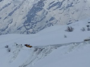 3 bin 700 rakımda karla mücadele çalışması