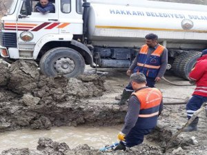 Hakkari’de su şebekeleri arıza çalışmaları sürüyor