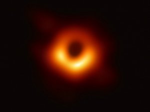 İlk kara delik fotoğrafı yayınlandı!