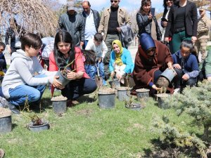 120 kahraman çocuk anısına 120 gül fidanı