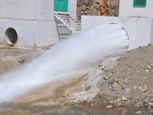 Şemdinli'de baraj kapakları açıldı
