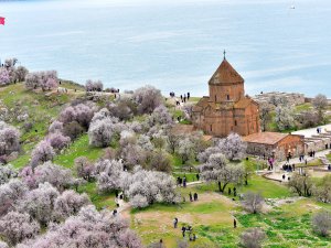 Akdamar Adası’nda görsel şölen