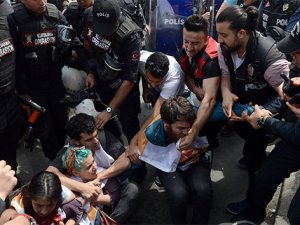 Taksim'e yürümek isteyen gruba müdahale