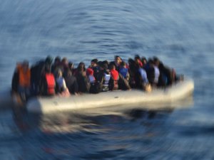 Göçmenleri taşıyan bot battı: Ölü ve kayıplar var