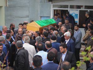 Silahlı saldırıya uğrayan AK Parti’li toprağa verildi