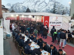 Kızılay iftar çadırına yoğun ilgi