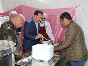 Vali Akbıyık, vatandaşlarla beraber iftarını açtı