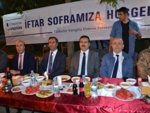 Vali Akbıyık, Vedaş çalışanları lie iftarda buluştu