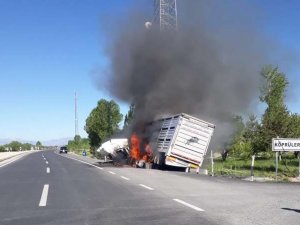 Yanan tırdan son anda kurtuldu