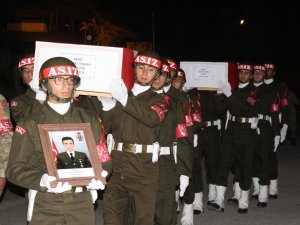 Hakkari’de şehitler için tören düzenlendi