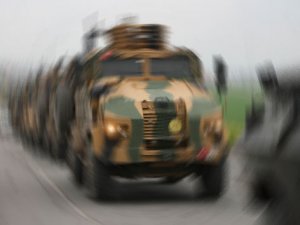Askeri araç devrildi: 19 yaralı