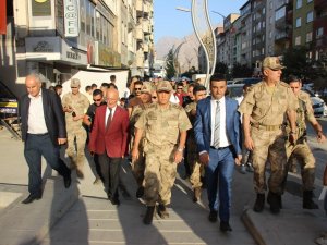 Orgeneral Çetin’den Hakkari esnafına ziyaret