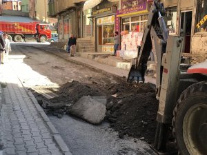 Kayacan caddesi yolu onarılmaya başlandı