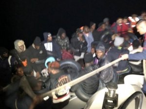 Yurt dışına kaçmaya çalışan 378 göçmen yakalandı