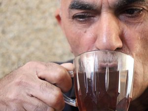 Sıcak çay içmek yemek borusu kanserine yol açıyor