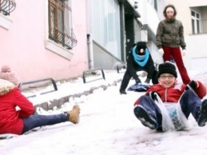 okullar kar yağışı nedeniyle tatil edildi