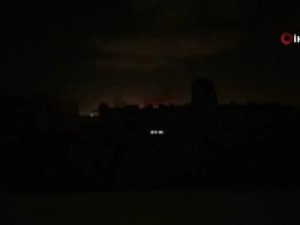 İsrail güçleri Gazze'yi hava saldırısıyla vurdu