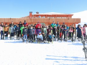 Vali Akbıyık'tan kayak eğitimi gören öğrencilere ziyaret