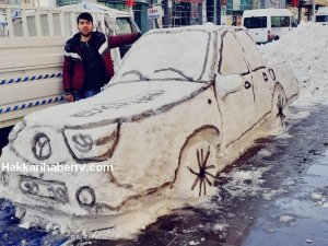Hakkari’li genç kardan araba yaptı