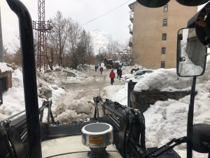 Hakkari belediyesinin kar mesaisi sürüyor