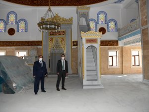 Vali Abıyık camii inşaatında incelemede bulundu