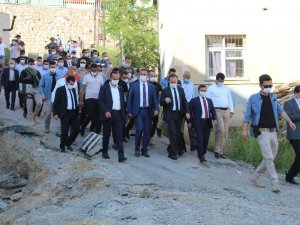 Vali Akbıyık'a Şemdinli'de yoğun ilgi