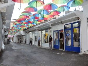 ‘Şemsiyeli Halk Pazarı’ açıldı