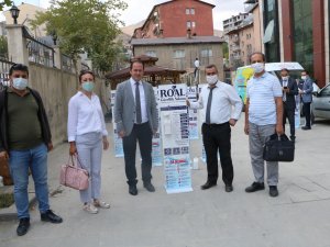 Dr. Rojin'den Hakkari'deki okullara dezenfektan standı