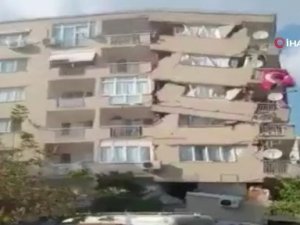 İzmir'de deprem: 4 ölü, 152 yaralı