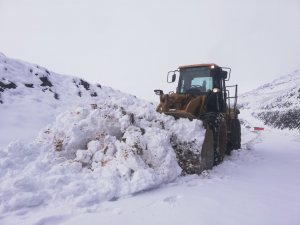 Şemdinli’de karla mücadele çalışması