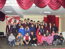 Öğrenciler Türkçe ve Kürtçe şarkılar eşliğinde eğlendi