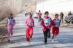 HAKKARİ TUGAY YOLUNDA KROS YARIŞMASI