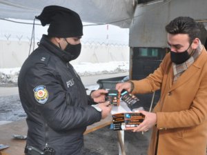 Yüksekovalı iş adamından güvenlik güçlerine kışlık maske