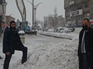 Hakkari belediyesi karla mücadele ediyor