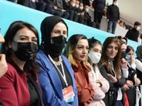 Hakkari Ak Parti kadın kolları kongresi (video)