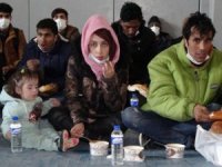 Yakalanan 218 göçmene şefkat eli