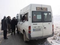 Yüksekova'da minibüsle panzer çarpıştı: 2 yaralı