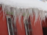 Çukurca'da dondurucu soğuklar