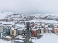 Bayburt'ta 'nisan karı' yağdı!