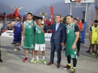 Hakkari'de sokak basketbol ve voleybol finali yapıldı