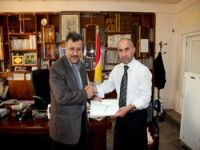 Hakkari üniversitesine Kürtçe kitap bağışı yapıldı