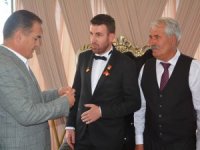 Vali Akbıyık Çetin ailesinin düğün törenine katıldı