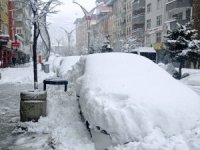 Hakkari’de kar bir yağdı pir yağdı