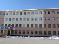 Yüksekova'da dayanıksız 3 okul boşaltıldı