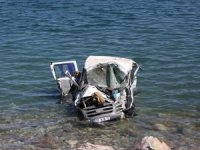 Minibüs Van Gölü'ne uçtu: 11 yaralı var