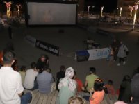 Hakkari'de açık hava sinemasına yoğun ilgi